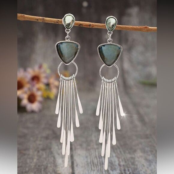 Elegant Silver Dangle Earrings M549 - Picture 1 of 3